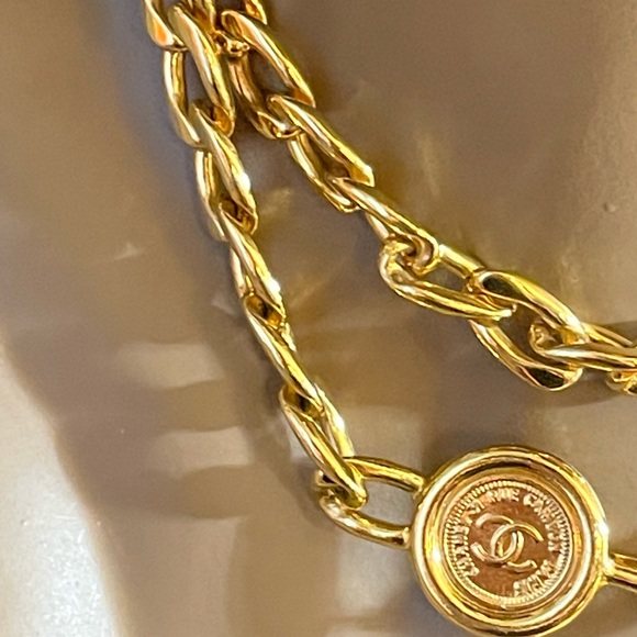 Vintage 1993 (93A) Chanel Authentic Gold finish chain belt - Picture 12 of 16